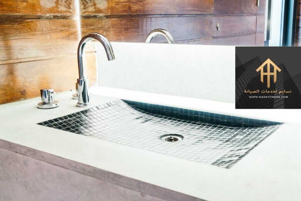 تركيب مغسلة معلقة حديثة